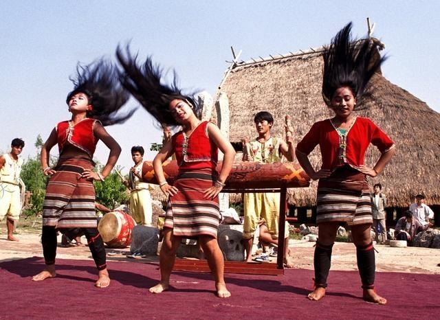 佤族甩發(fā)舞