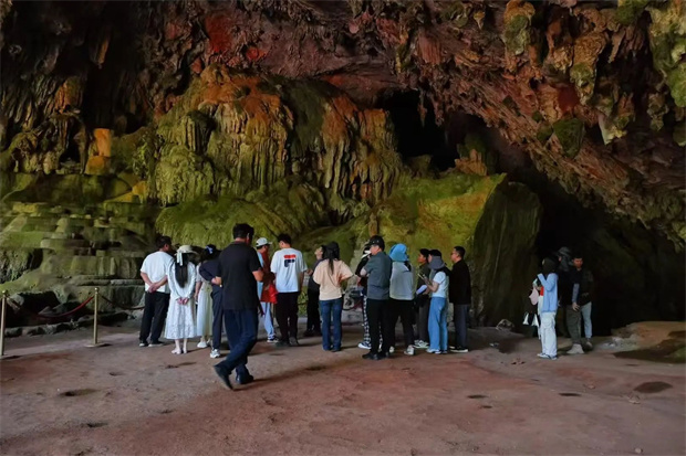 云南旅游,云南旅行社,云南團建公司,云南策劃公司,云南會議會展,云南策劃執(zhí)行,臨滄旅游,臨滄旅行社,臨滄團建公司,臨滄會議公司,臨滄旅游地接：夢棲滇西綠寶石：鳳慶瓊英 一曲茶歌喚醒的世外茶園